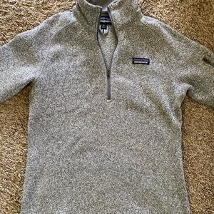 Barely worn Patagonia 1/4 zip fleece.